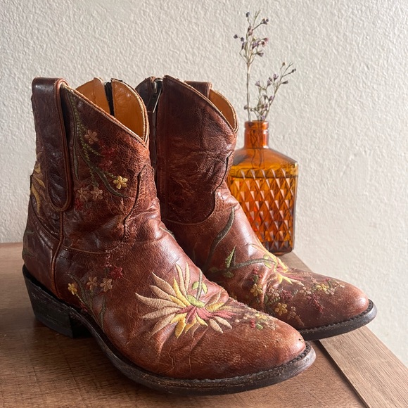 Old Gringo Embroidered Brown Leather Boots - Picture 1 of 6